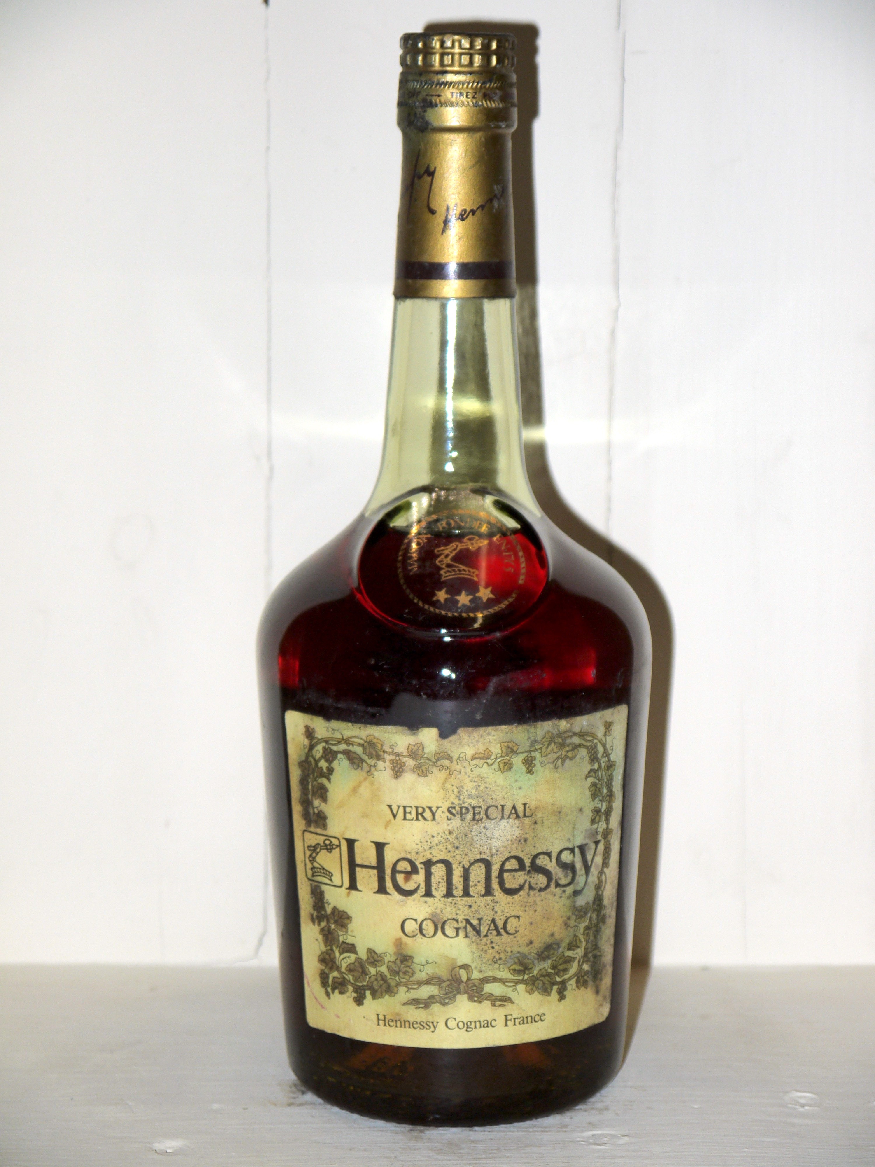 Send Hennessy VS Cognac Gift Set with Glasses Online!