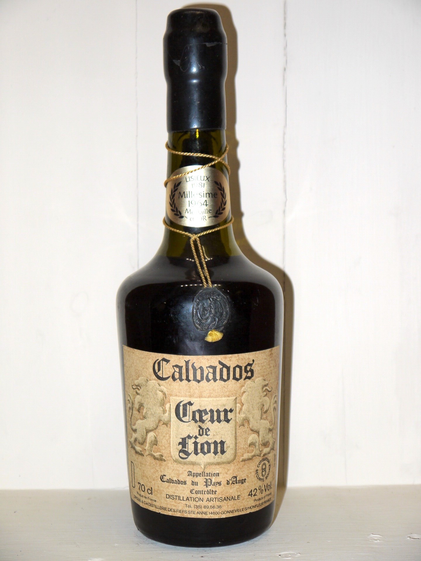 hebben zich vergist plakboek Aanstellen Calvados Coeur de Lion 1964 Maison Drouin - great wine Bottles in Paradise  | Au Droit de Bouchon