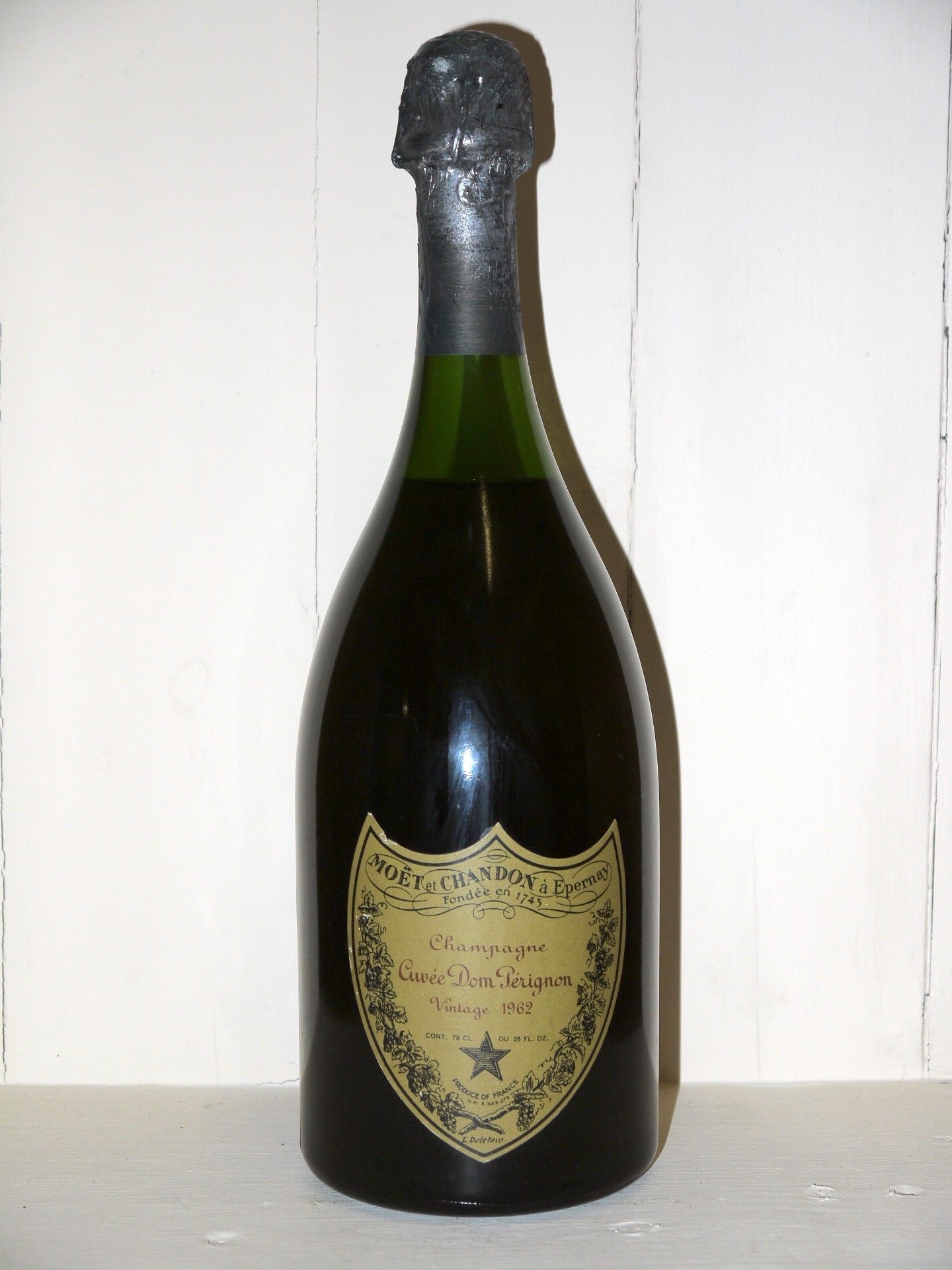 https://www.au-droit-de-bouchon.com/5777/champagne-dom-perignon-1962.jpg