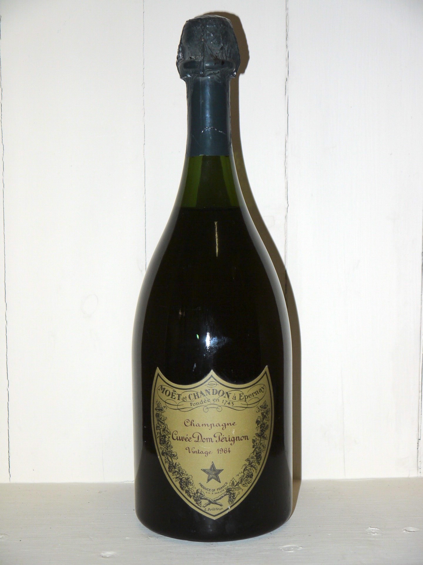 Cuvée Dom Pérignon. Vintage 1964. Brut. Moët et Chandon á Èpernay. France.  Calificación: 92 / 100. for sale at auction on 9th November