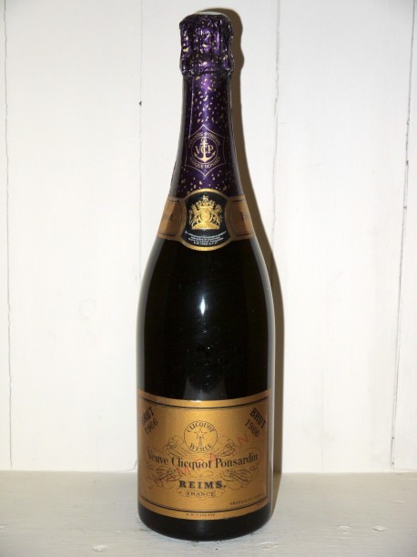 RARE Champagne glass Veuve Clicquot Ponsardin vintage with the original box VCP
